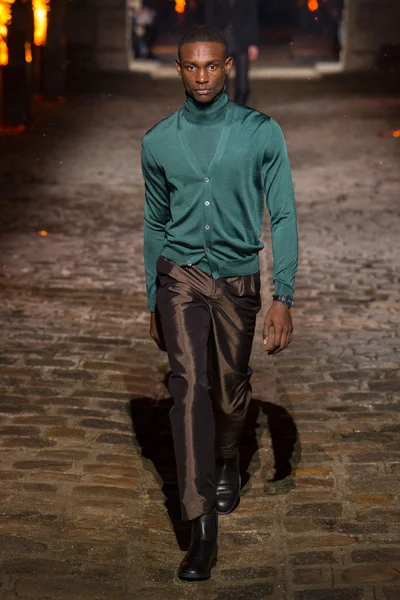 Look 48